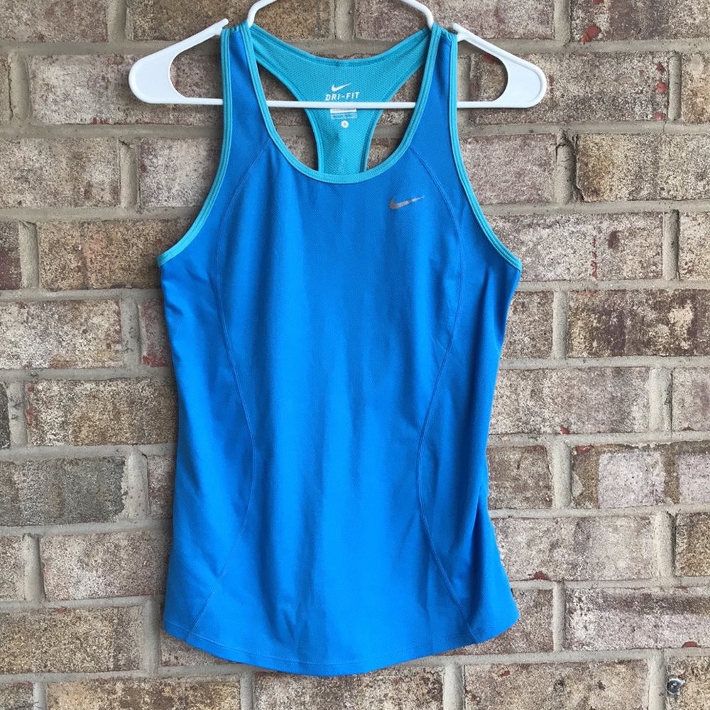 🍓5/$20 Nike Dry-Fit tank Top!